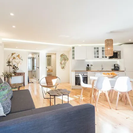 Alfama Cozy Two-bedroom W/ River View - By Lu Holidays